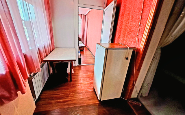 Квартира двухкомнатная на втором этаже