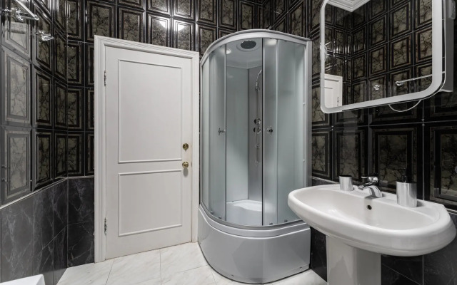 Tryokhkomnatnaya V Tsentre Moskvy Na Tverskoy Flat