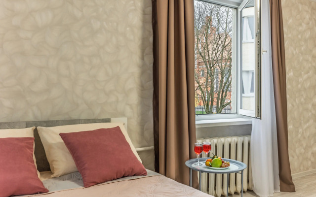 S Vidom Na Kirkhu Svyatogo Semeystva Flat