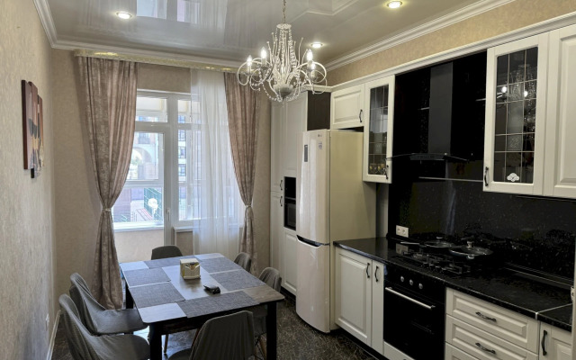 145 S Balkonom I Vitrazhnym Ostekleniem Flat