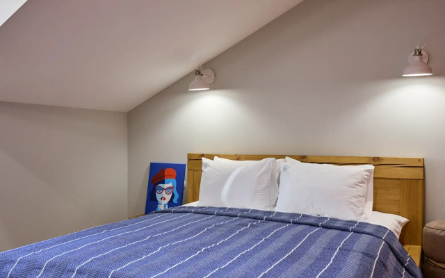 Квартира ЕвроУют Яркая студия в самом центре