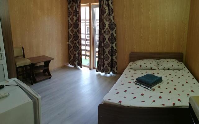 Na Uyutnoy 10 Guest House