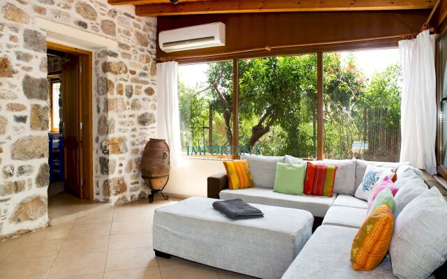 Limon by Important Group Travel Villa