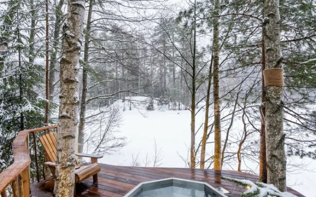 We Lodge Hotel