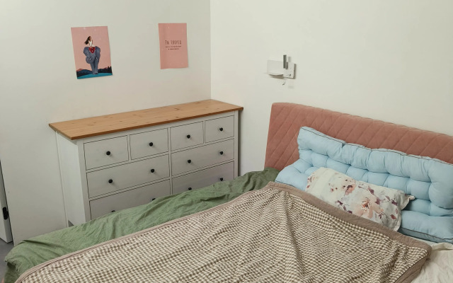 Trekhkomnatnaya S Vidom Na Siti Flat