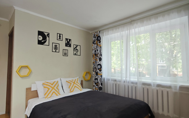 Uyutnoe mesto u Rybnoj derevni Flat