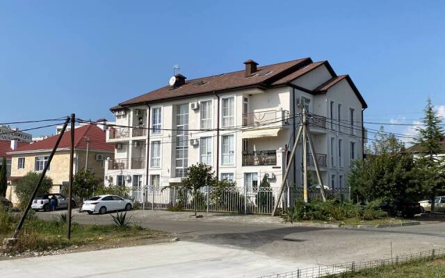 With balconies and mountain views on Meletyan 5a Flat