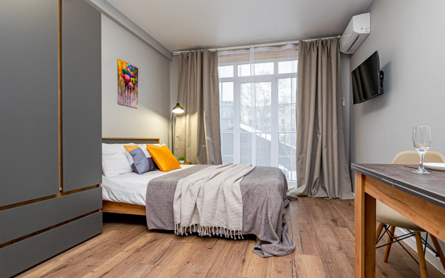 Uyutnaya Sovremennaya Studiya U Tsirka Flat
