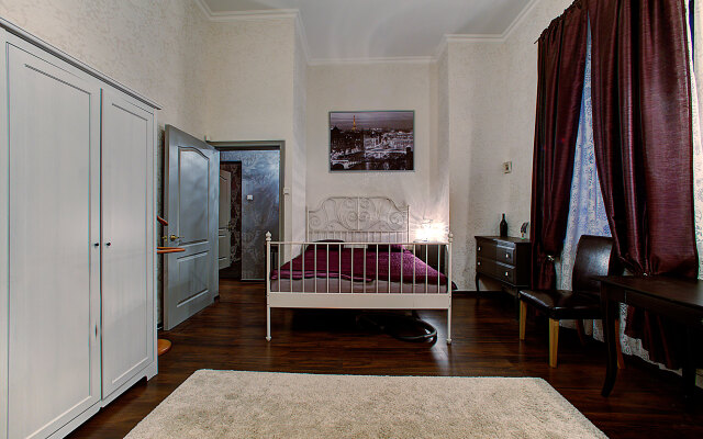 Квартира Лонго Большая Конюшенная 4