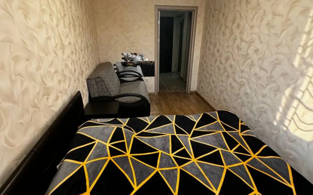 Dvukhkomnatnaya Kvartira Ryadom S Aeroportom Flat
