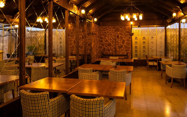 Zerzevan Hotel