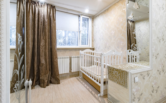 Ryadom S Dom Shakhmat Flat