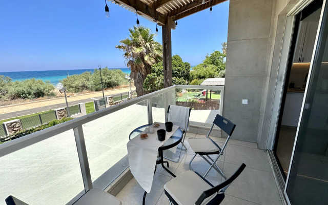 GW951 Gugel Waves Amazing Seaview Flat