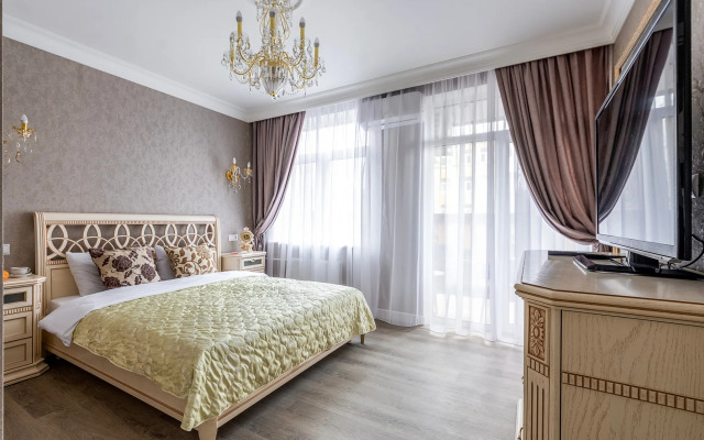 Shikarnaya Dvukhkomnatnaya V Tsentre Flat