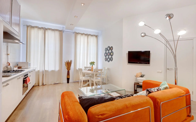 V stile disko u Strelki na Vasilevskom Flat