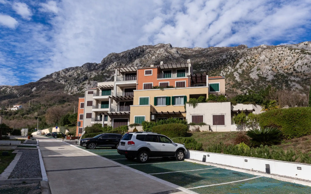 Gorgeous Morinj Resort Apartments