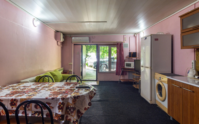 Na Leselidze 10b Guest House