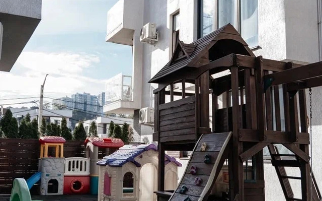 Na Ulitse Molodogvardeyskaya 2/64 Apartments