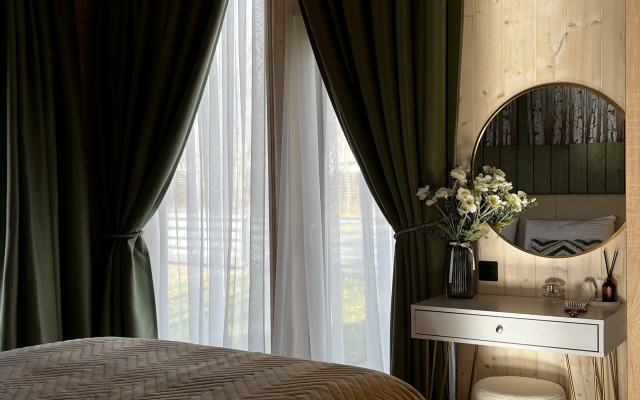 Частный дом в березах