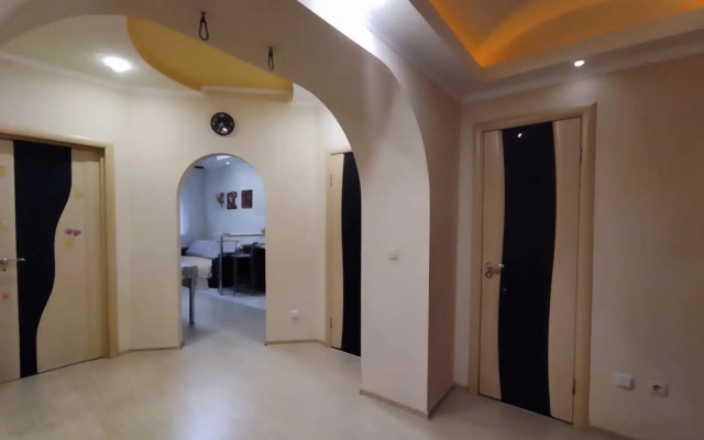 Apartamenty 2-h komnatnaa kvartira na Universitetskoj 29