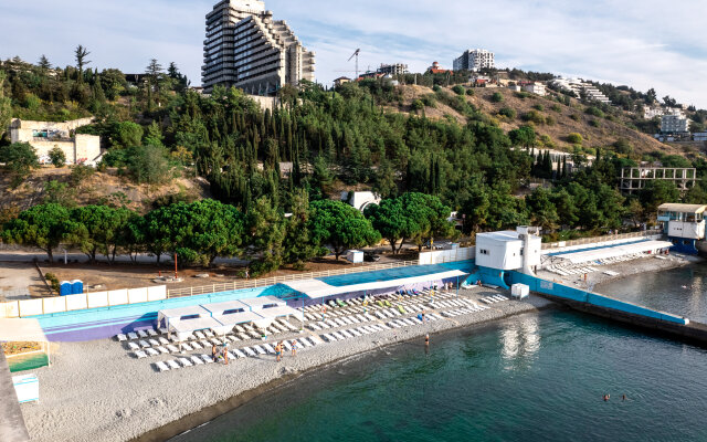 Golubaya Volna Hotel
