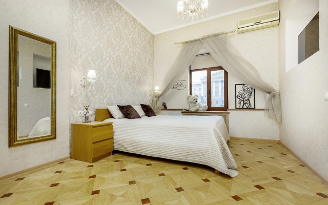 Квартира Трехкомнатная с Видом на Фонтанку