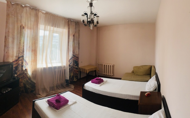Bolshaya Kvartira Na Oktyabryskoy Apartments