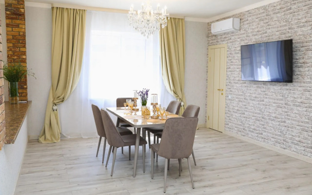 Lazurny Private House