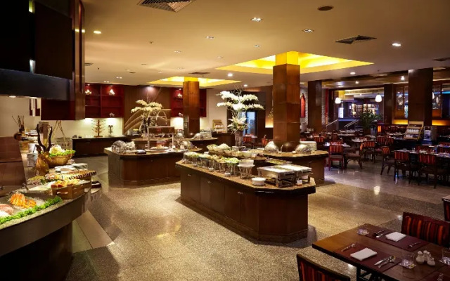 Отель Ambassador Bangkok Hotel