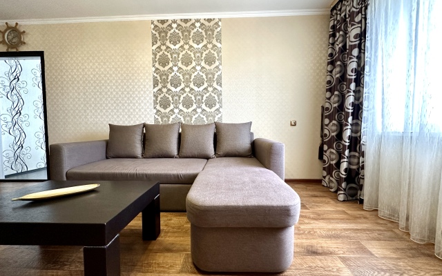 naprotiv TTS Zhemchuzhina Sibiri Apartments