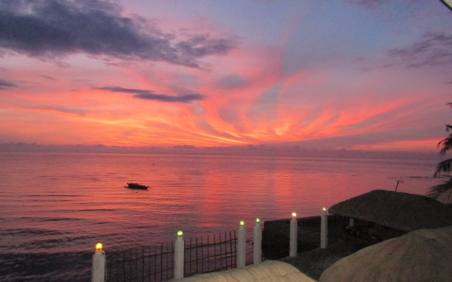 Бунгало Bamboo village on the beach