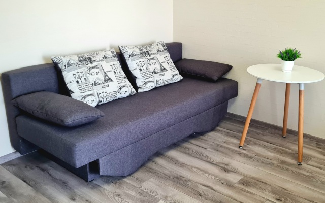 V 2 Minutakh Ot Verkhnego Ozera Flat