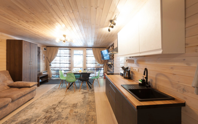 Ukh-ty, Pikhty Private house