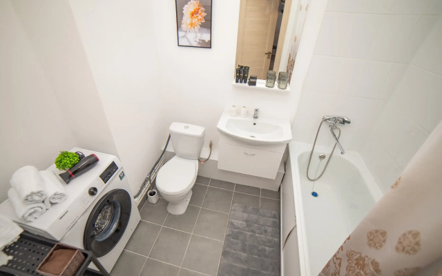 Квартира Евро-Двухкомнатная BeGuest на Академика Ландау 36