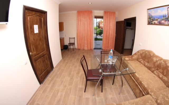 V Gostevom Dome ochag Living quarters