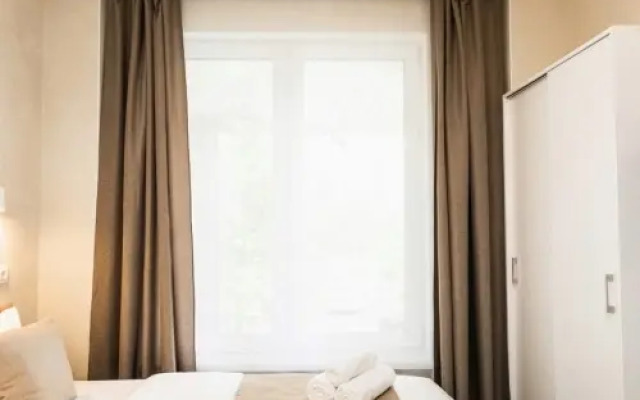 4 Dobrye Sutki Apartments