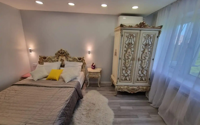 Studiya Mukhina 13 Flat
