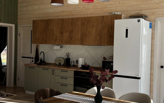 Частный дом в березах