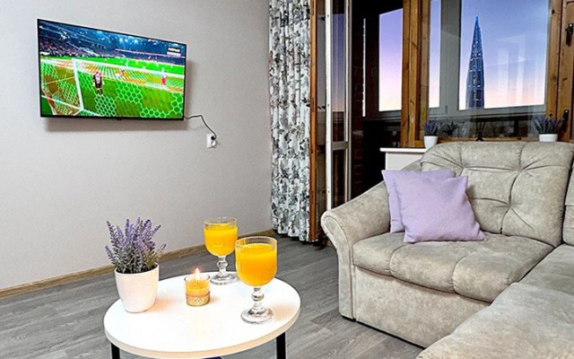 Квартира у метро с видом на Лахта центр