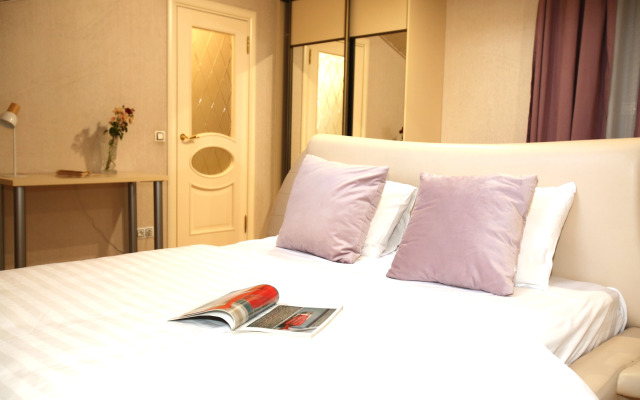 Dlya 8mi Gostey Nevsky 5 Apartment