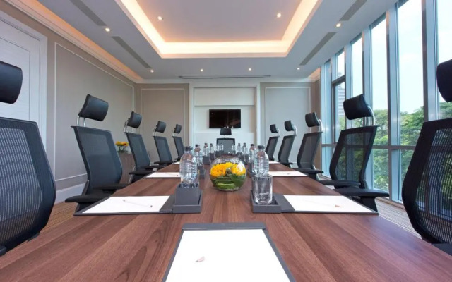 Отель Oriental Residence Bangkok