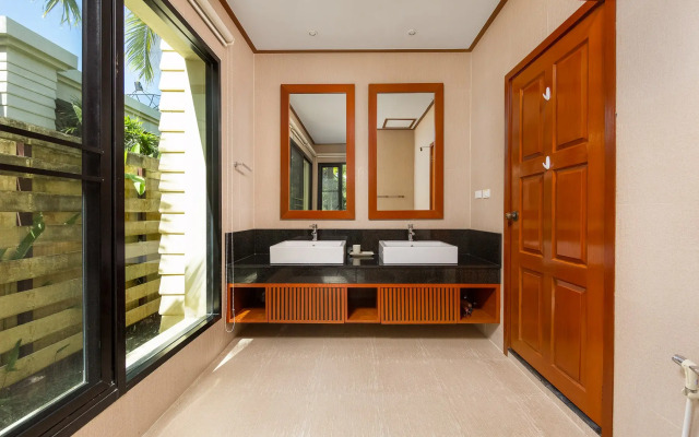 Traditional Thai 2BR in Baan Bua Estate Villa