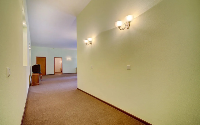 Апартаменты у площади Восстания