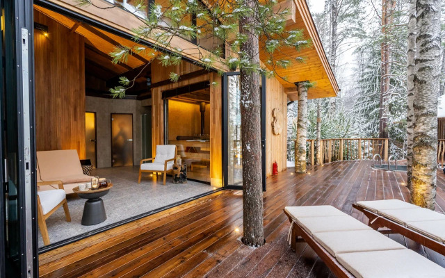 We Lodge Hotel