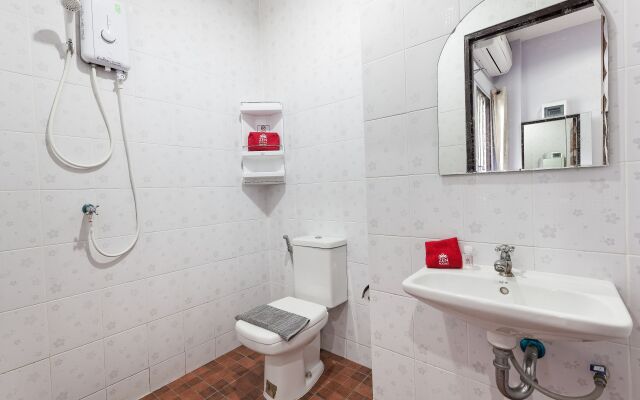 ZEN Rooms Naka Phuket Hotel