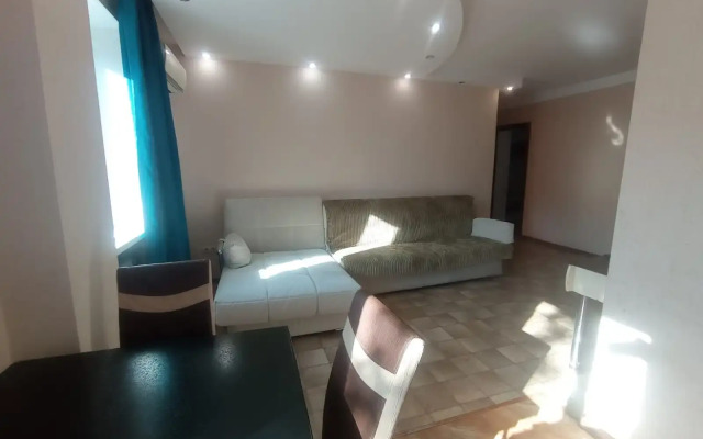 Uyutnaya trekhkomnatnaya na Tulaka Flat
