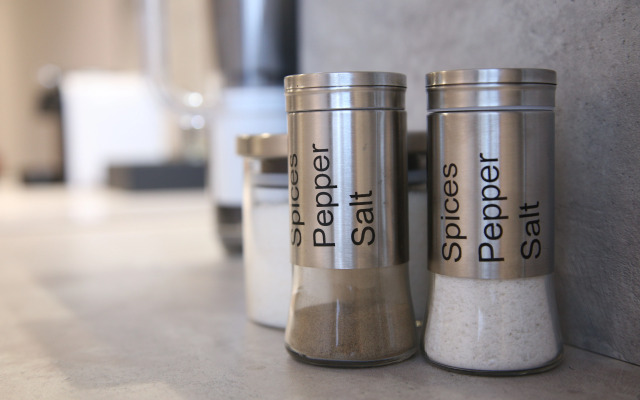 Апартаменты Уорхол - апельсин и капучино в интерьере с собственным двориком для BBQ в 10 минутах от центра