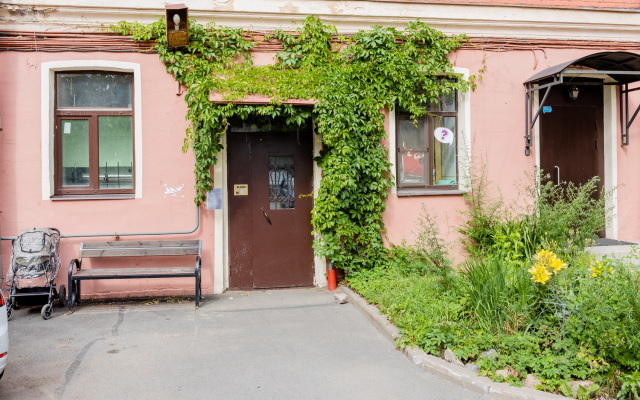 a.m. Rooms Petrovskiy overlooking the river Apartments