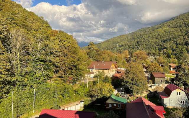 Апартаменты в Окружении Гор и Озера