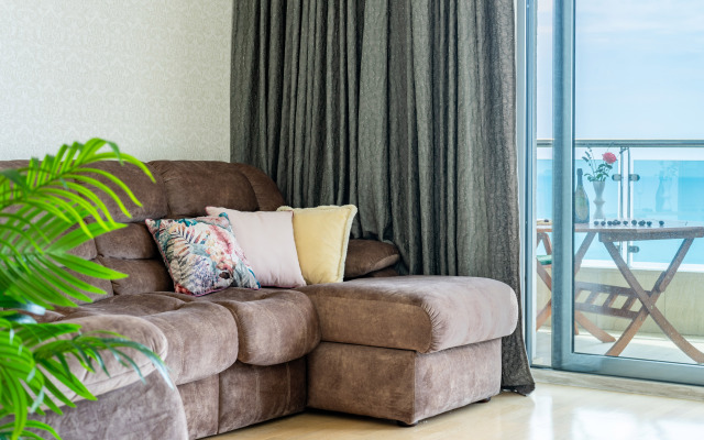 S Dvumya Terrasami I Basseynom Flat